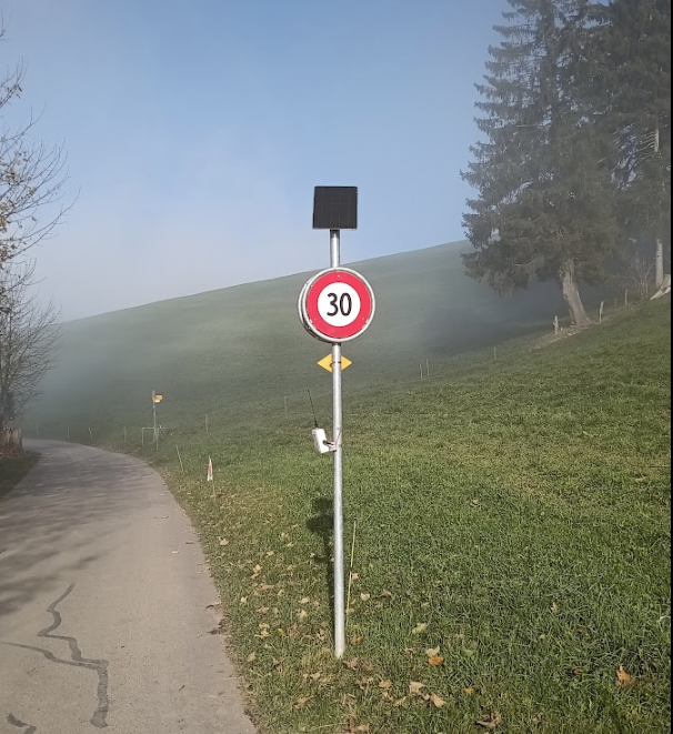 Autarke Parkplatzüberwachung: PV-betriebene Sensoren & LoRaWAN für Echtzeit-Management